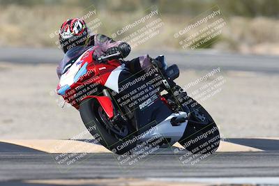 media/Dec-01-2025-Moto Forza (Mon) [[2daa91e15f]]/1-Advanced Group/Session 3 (Turn 3)/